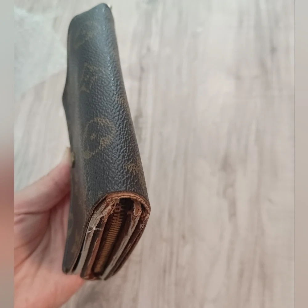 Louis Vuitton Monogram Tresor Wallet